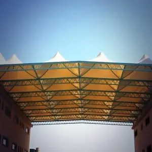 مظلات مدارس بأشكال مختلفة في جدة